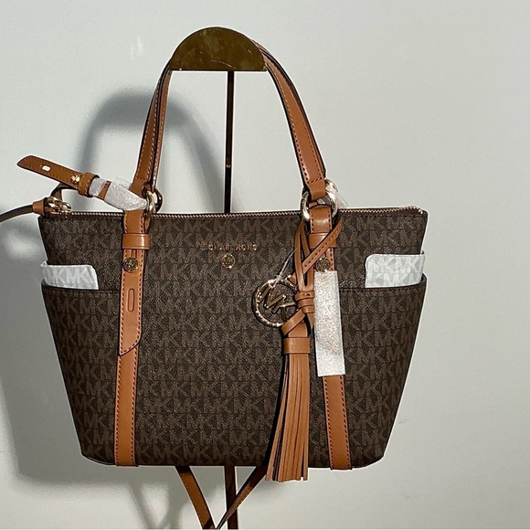 MICHAEL Michael Kors

Sullivan Small Convertible Top Zip Tote - Picture 7 of 9